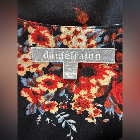 Daniel Rainn Black Floral Blouse - Petite XS - Picture 6 of 6